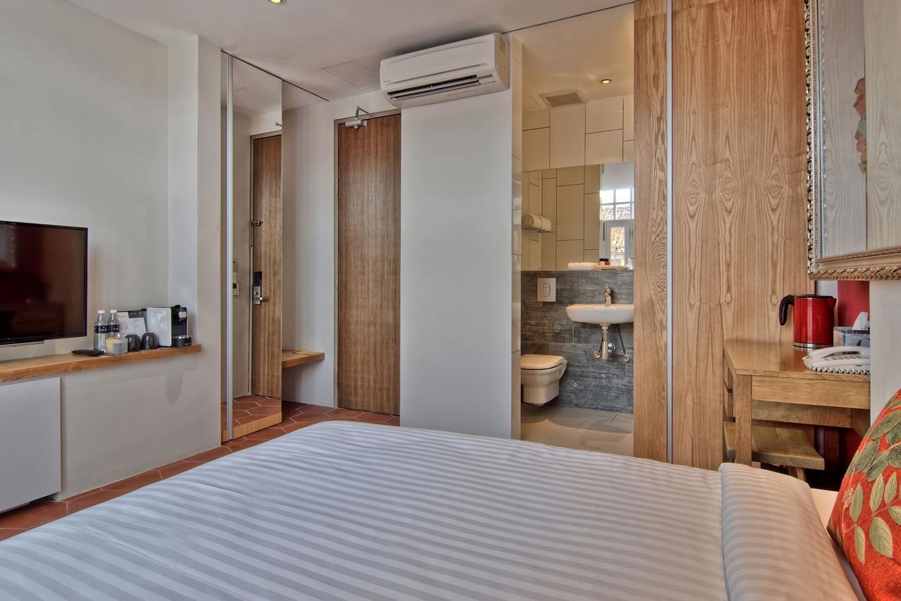 Timez Hotel Melaka Экстерьер фото